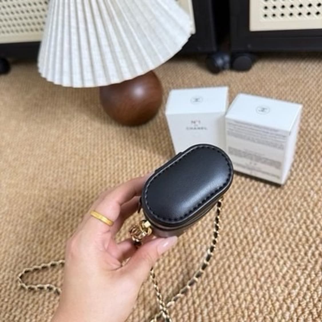  샤넬뷰티 블랙 컬러 립스틱 케이스 체인백 상품이미지5