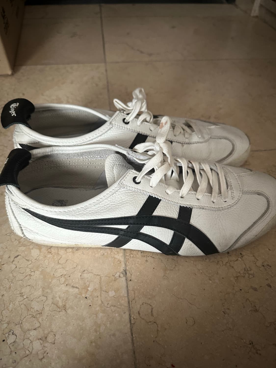 오니츠카 타이거 멕시코 66 흰색/검정색 280 상품이미지1