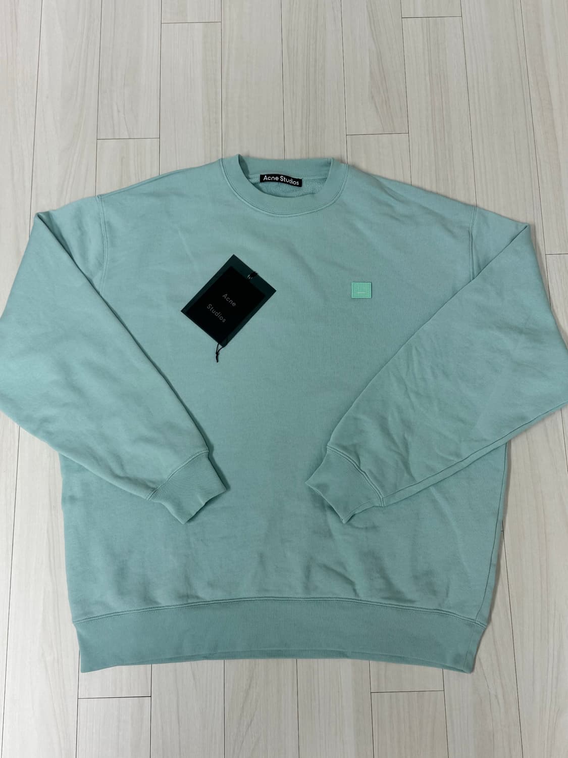 아크네 스튜디오 민트그린 페어뷰 맨투맨 판매합니다. 상품이미지1