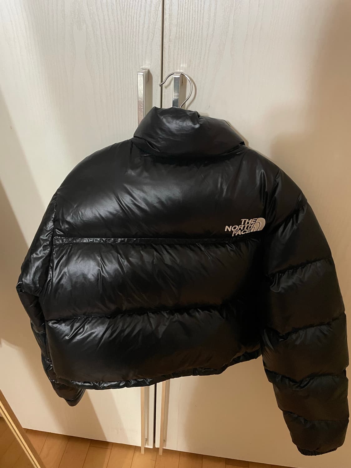 (상태 최상)해외판 노스페이스 여성용 눕시 크롭 숏 패딩 블랙 700 상품이미지4