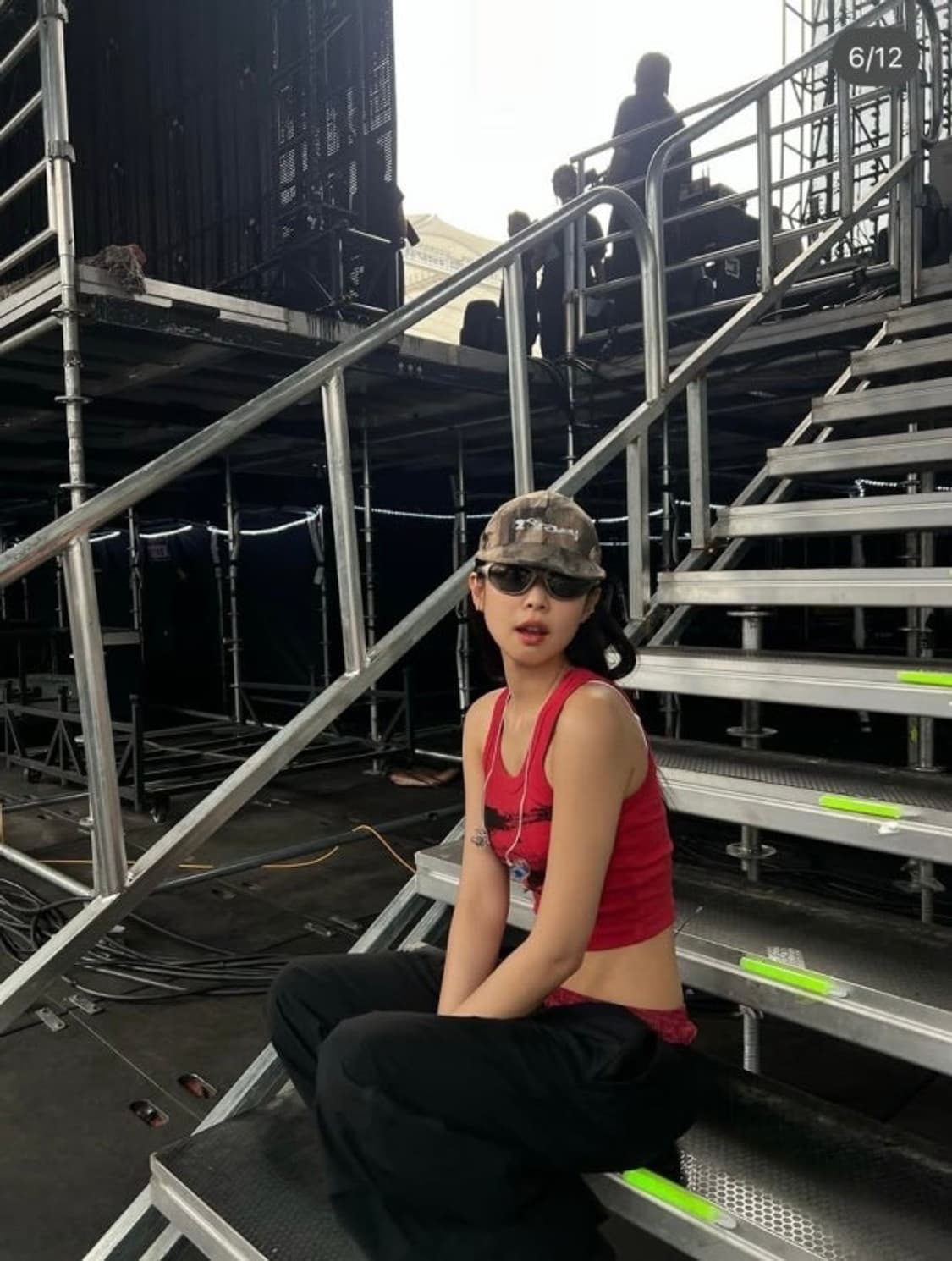 [미개봉] 몽벨 트레킹 선글라스 (제니착용) 실버 메탈릭 그레이 상품이미지4