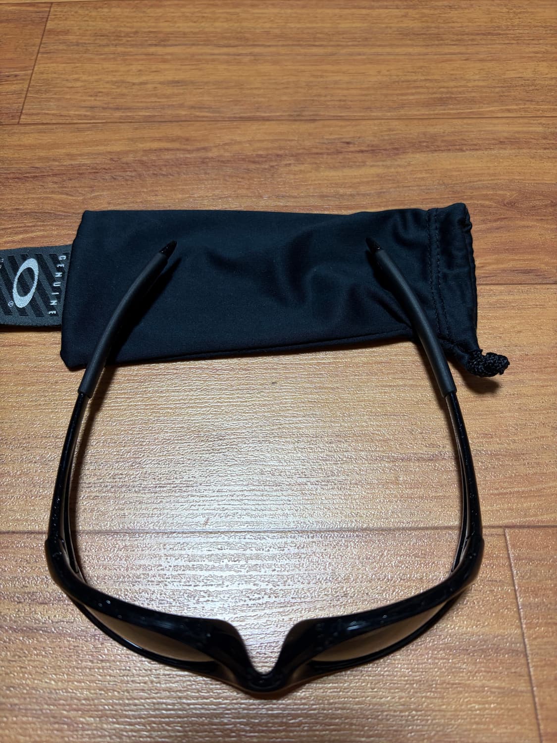 오클리 미뉴트 1.0 메탈릭블랙 상품이미지8