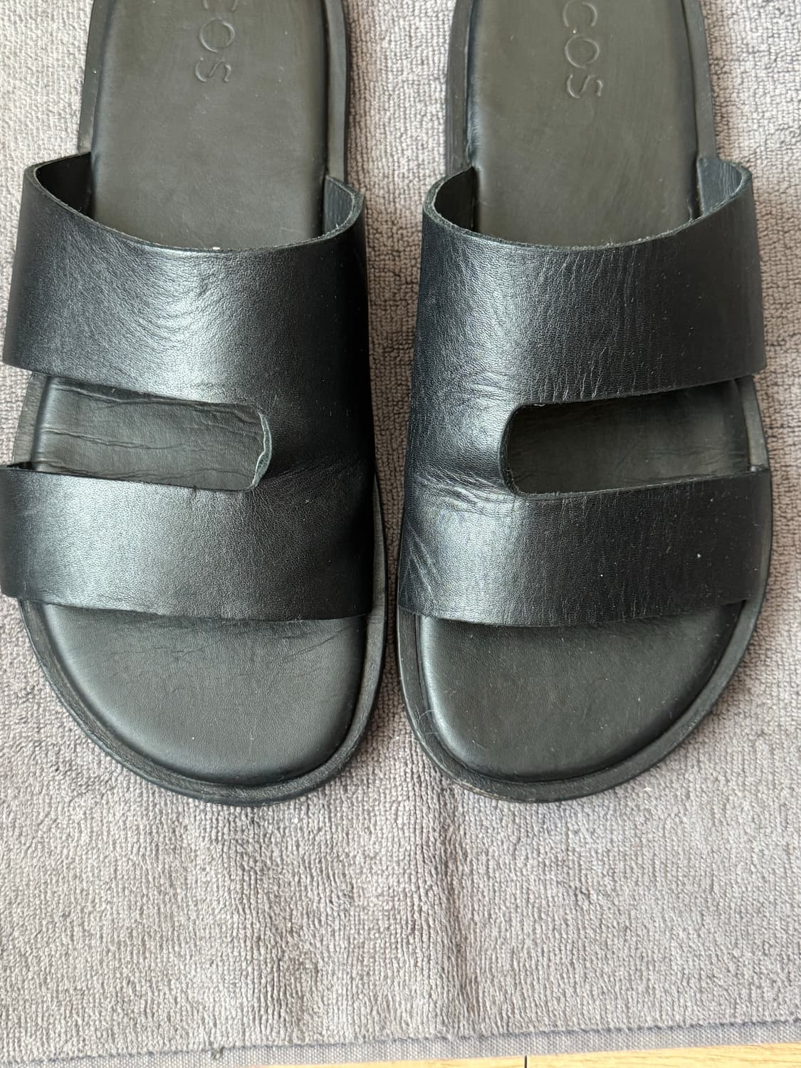 [COS/코스] 레더 패디드 슬라이드 블랙 (IT 42 / 280까지 가 상품이미지2