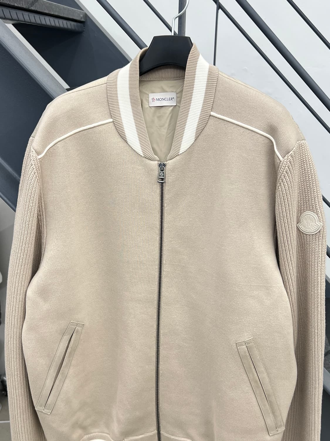 몽클레어 24ss 베이지 니트 패딩 상품이미지3