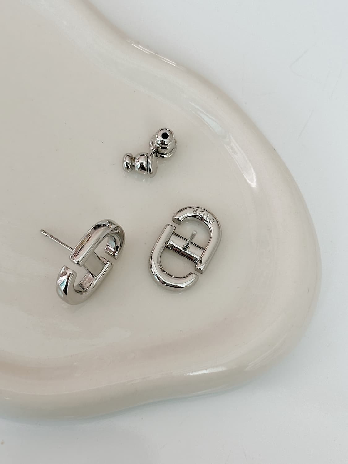 디올 CD 심플 업사이클링 귀걸이 상품이미지3