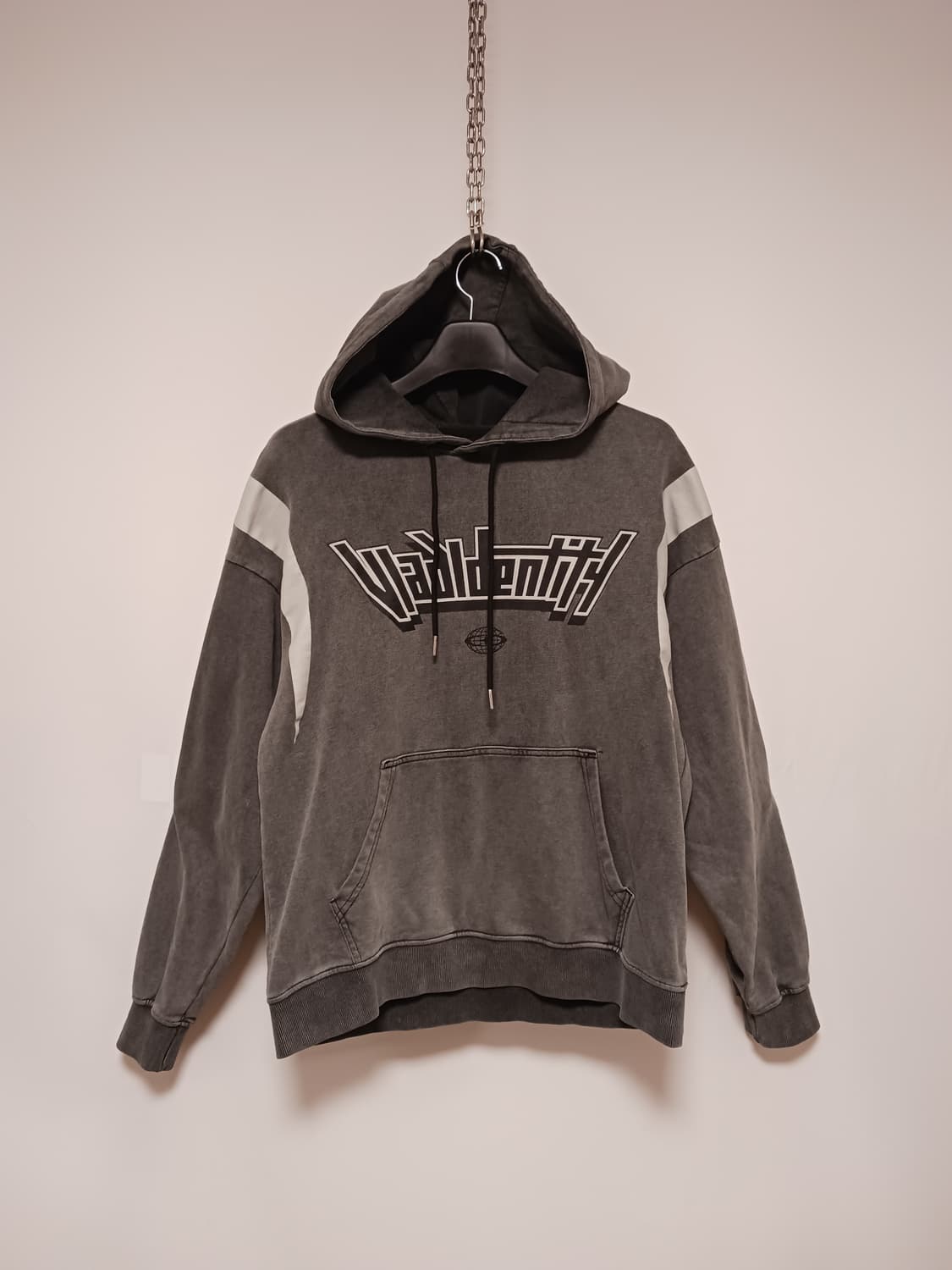 디미트리 블랙 피그먼트 아이덴티티 후드티셔츠 상품이미지1