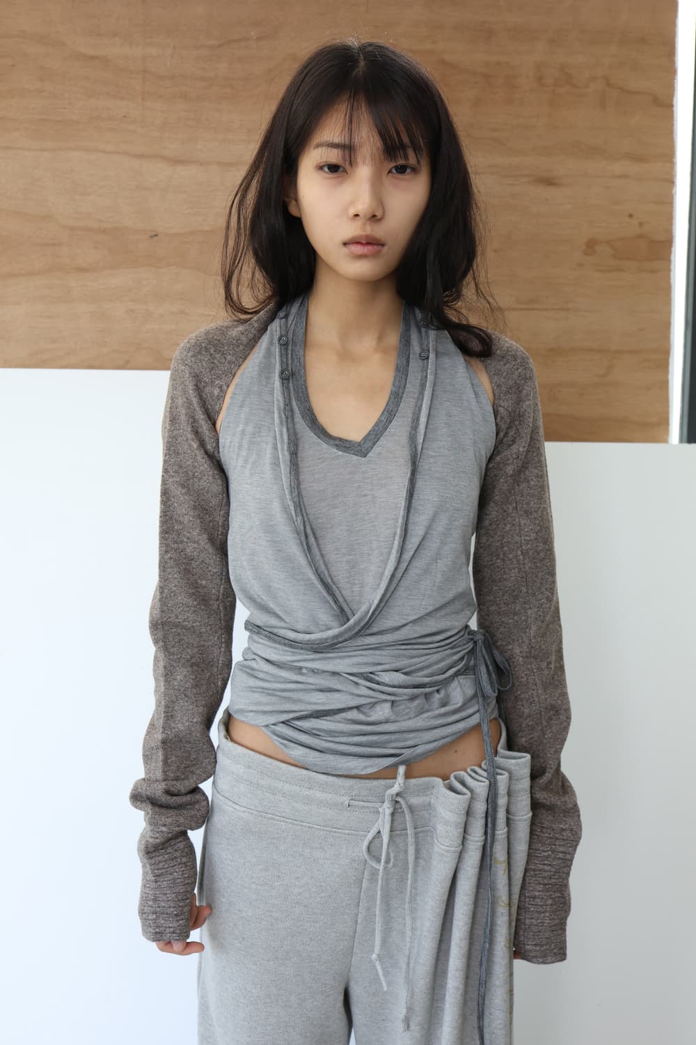 울리카상투스 HALTER WRAP SLEEVELESS (GREY) 상품이미지1