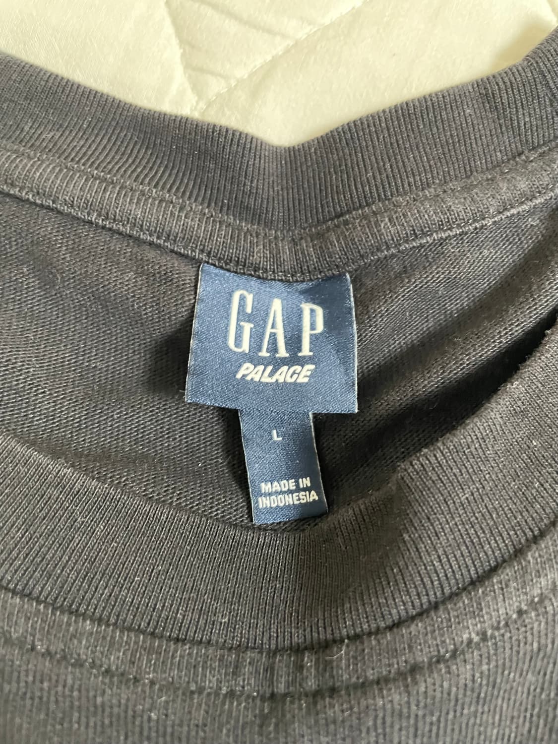 [L] GAP x 팔라스 만국기 반팔티 블랙 상품이미지4