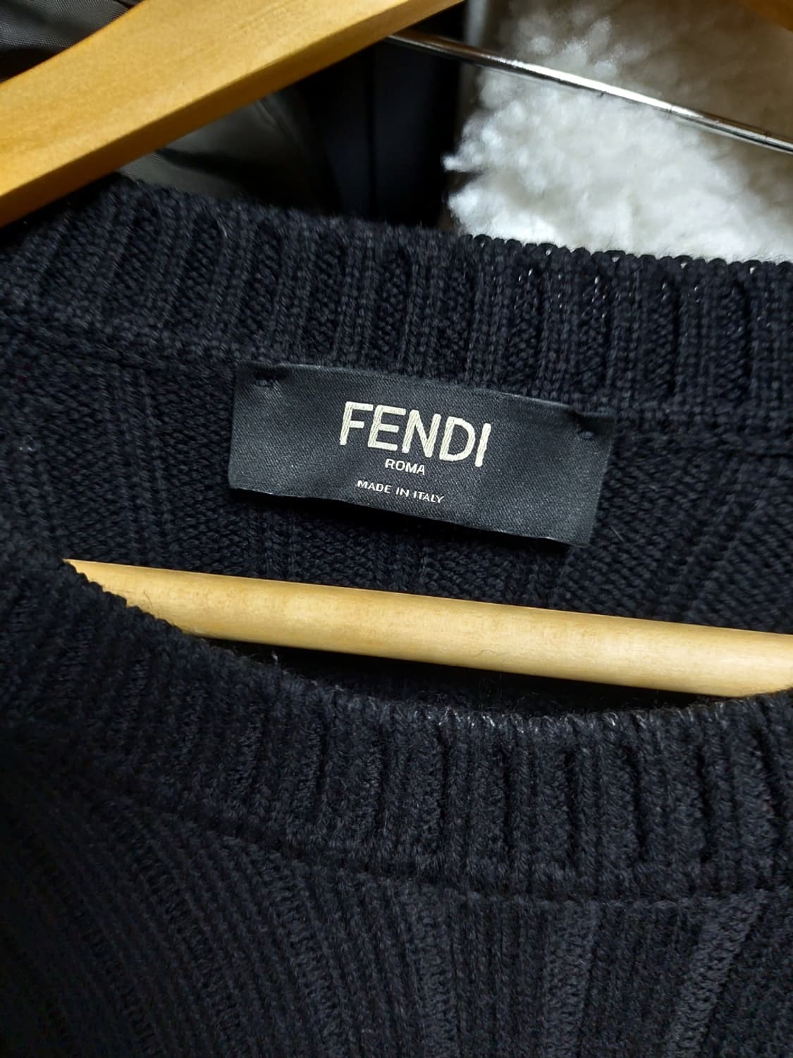 펜디 블랙 로고 울 골지 니트 56 정품검수완료 상품이미지10
