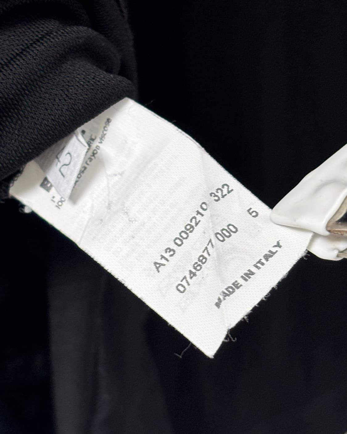 비대칭 암 배색 베이지 디자인 루즈핏 탑 상품이미지10