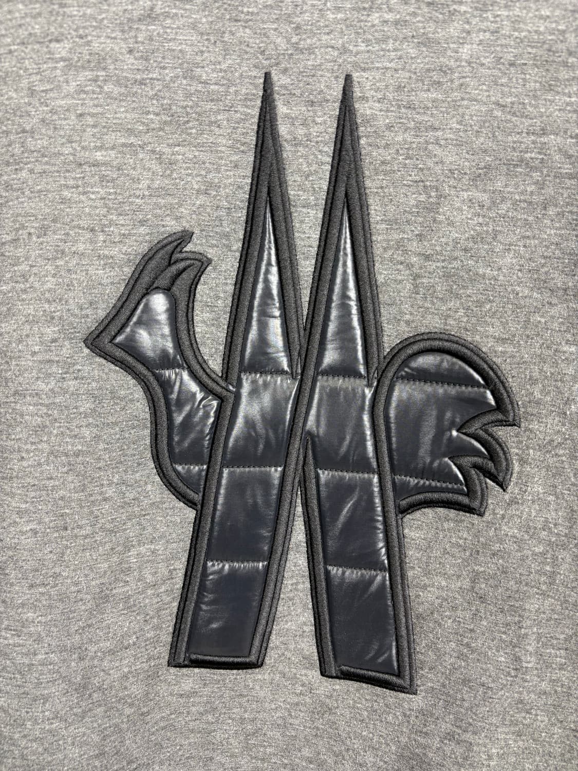 몽클레어 빅로고 그레노블 패디드 남성 맨투맨 상품이미지3