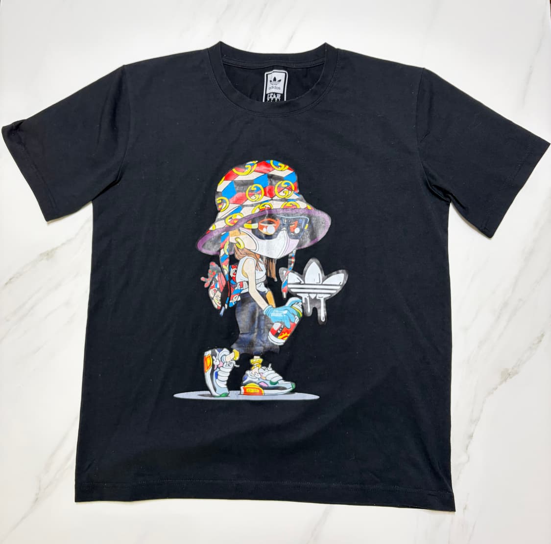 아디다스 커스텀그래픽 블랙 티셔츠 상품이미지1