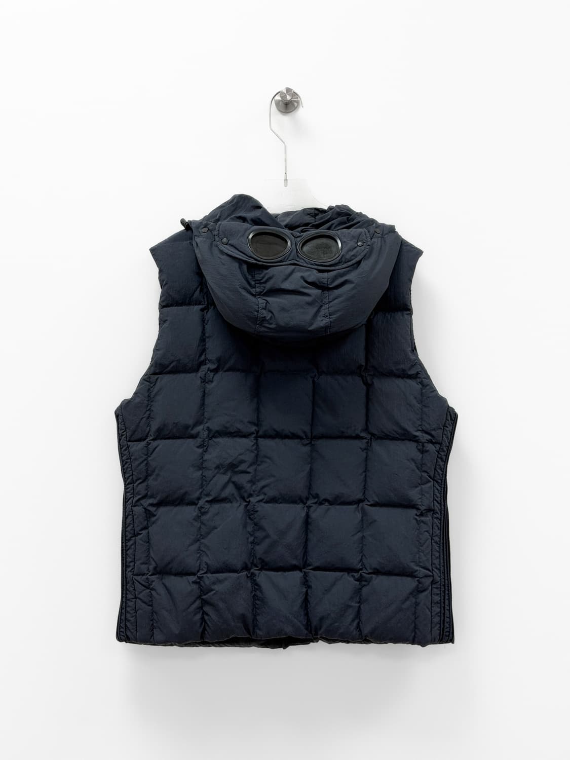 CP컴퍼니 고글 후드 다운 베스트 상품이미지3