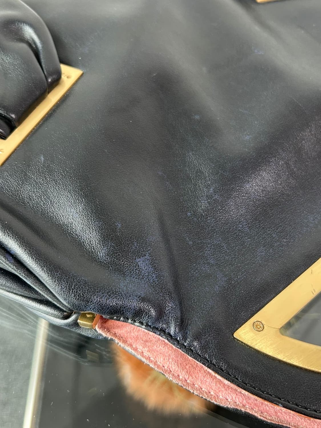 펜디 퍼스트 나파 레더 컷아웃 핸드백 상품이미지9