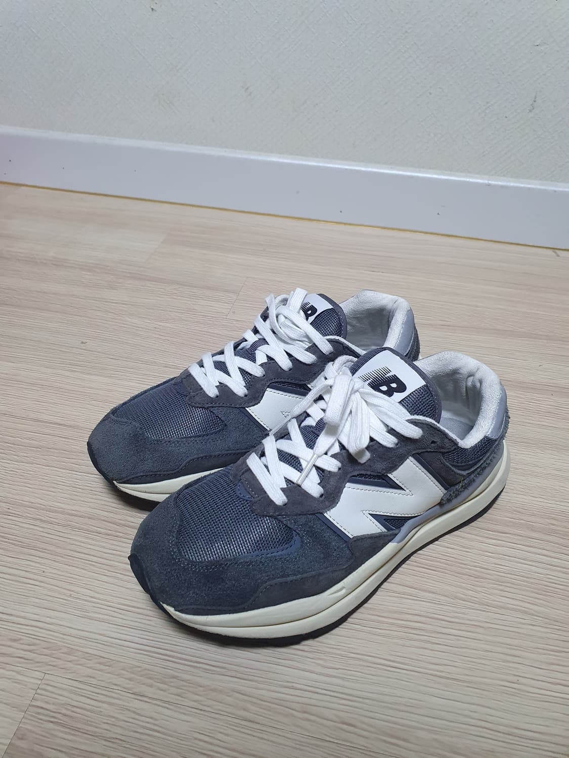 뉴발란스 57/40 스니커즈 그레이 260 상품이미지4