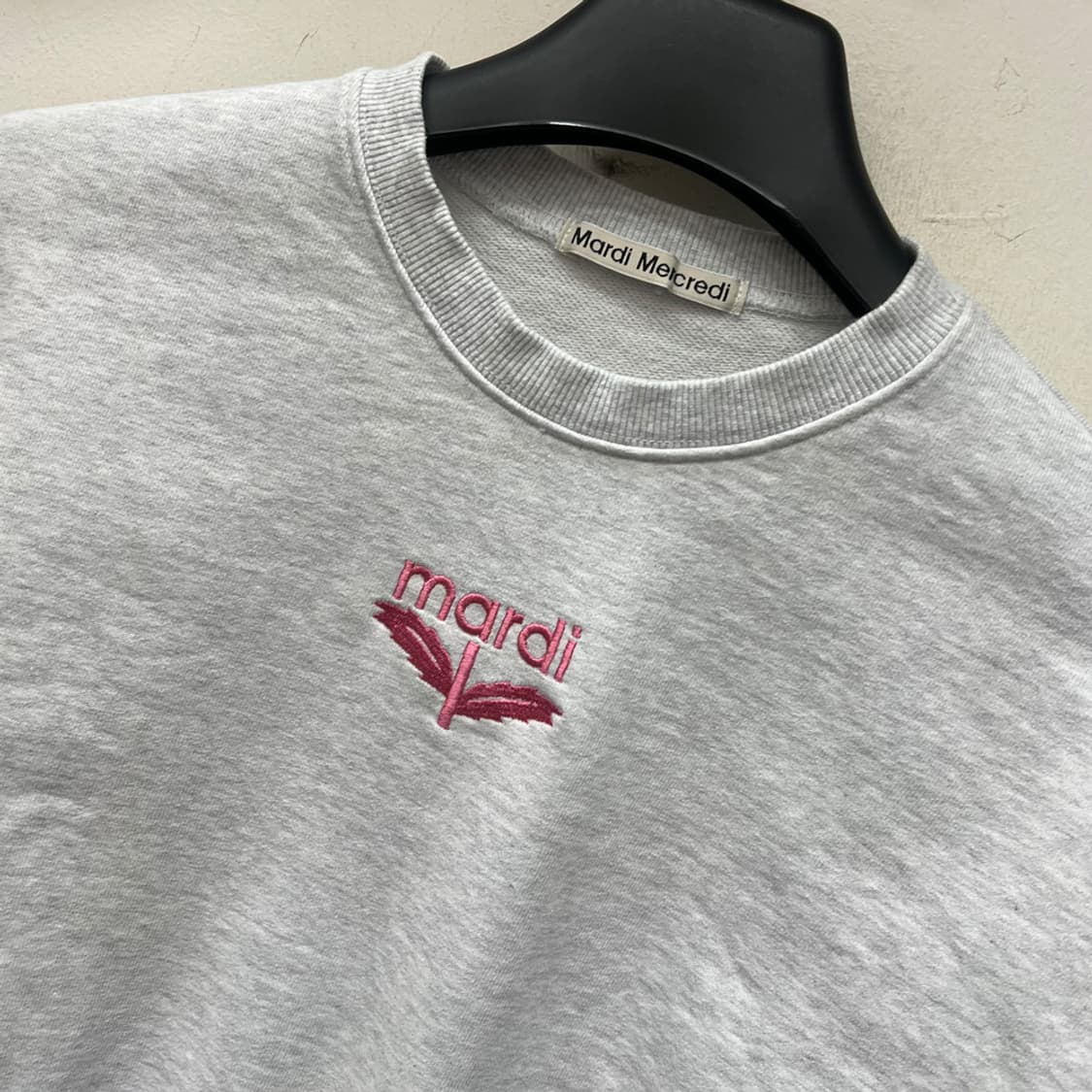 마르디 메크르디 플라워 자수 맨투맨 FREE 상품이미지3