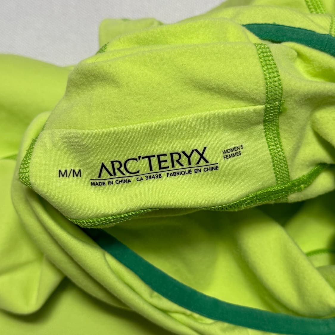 아크테릭스 형광 테크 후드티 상품이미지3