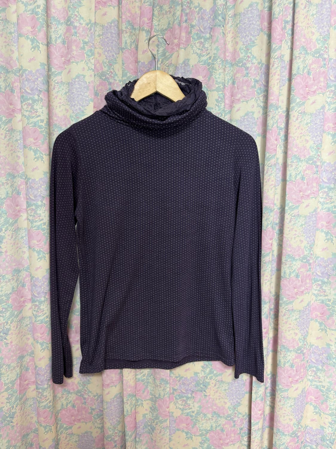 퍼플 도트 레이스 목폴라 티셔츠 상품이미지5