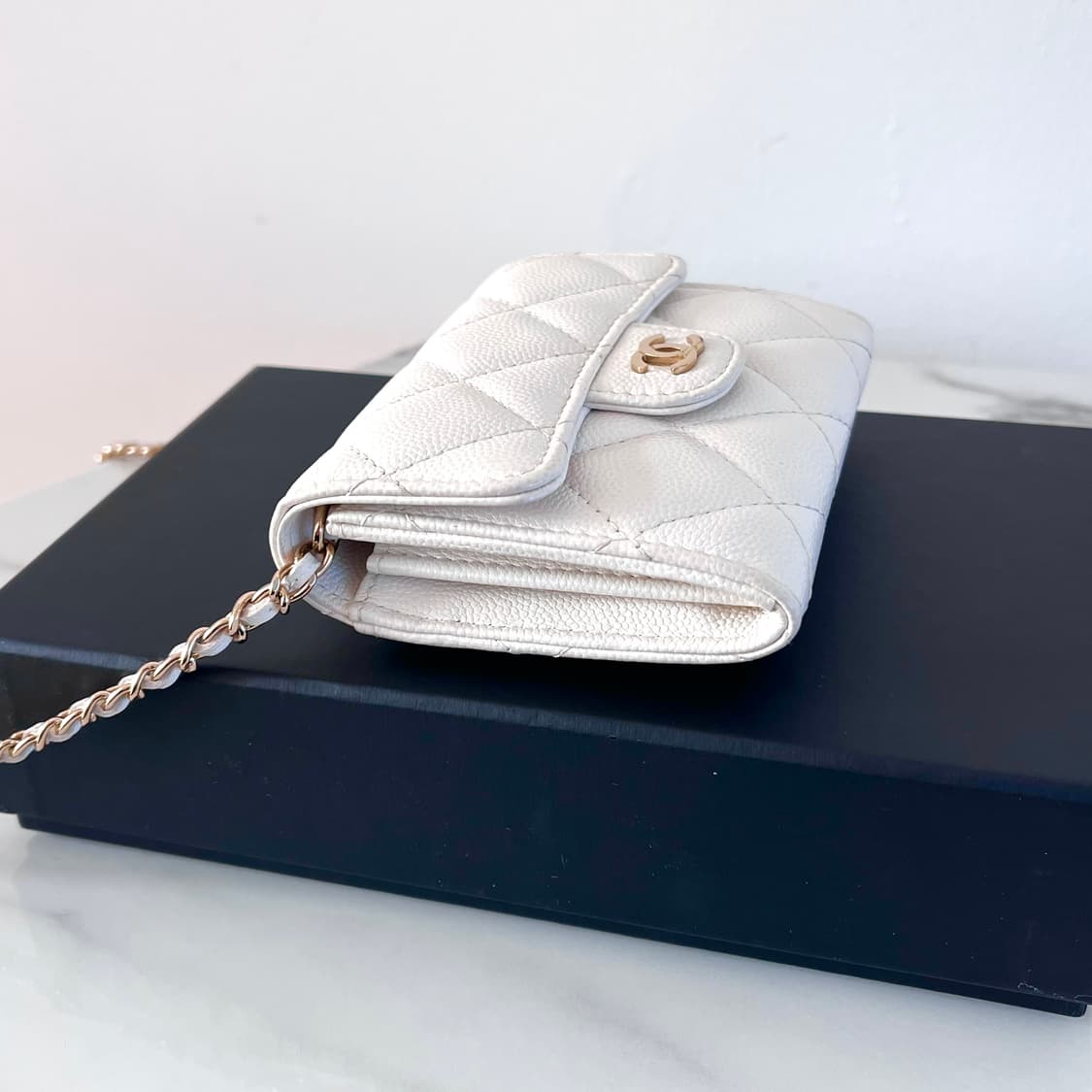 [S급/정품] 샤넬 클래식 체인 미니 지갑 크로스백 가방 화이트 골드메탈 상품이미지10