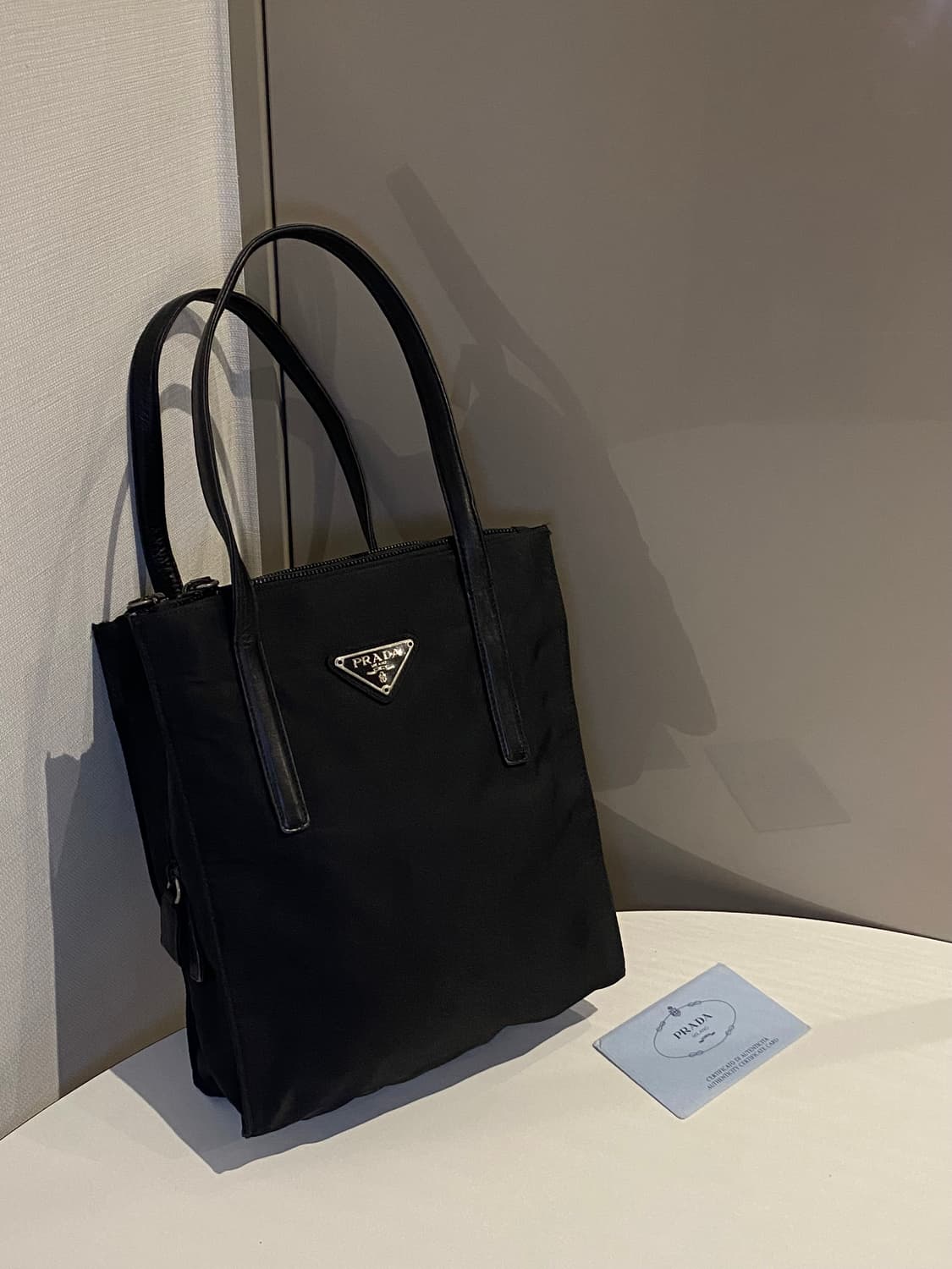 프라다 나일론 스퀘어 토트백 상품이미지2