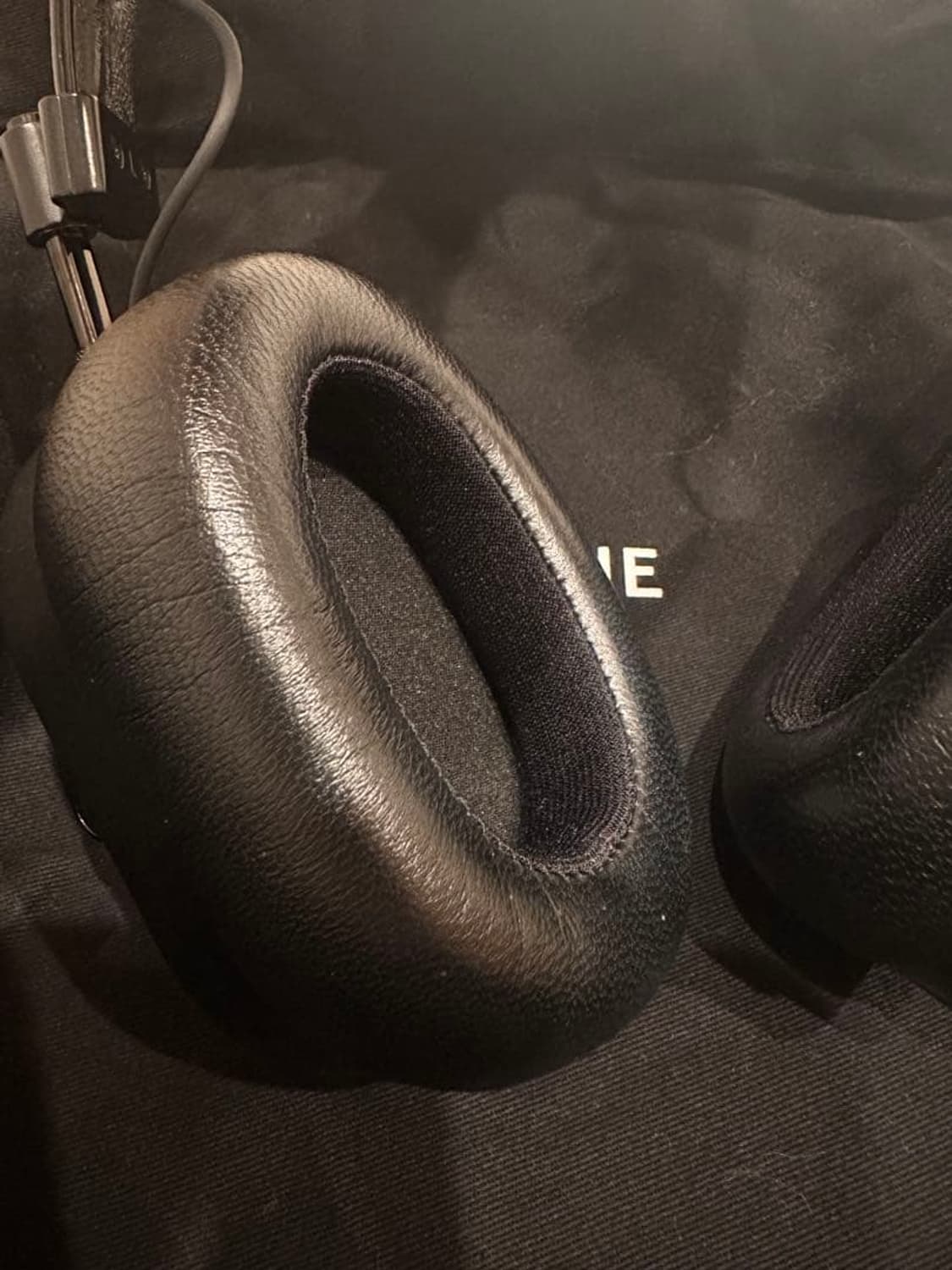 [신유님 착용] 셀린느 트리옹프 마스터 다이나믹 헤드폰 상품이미지6