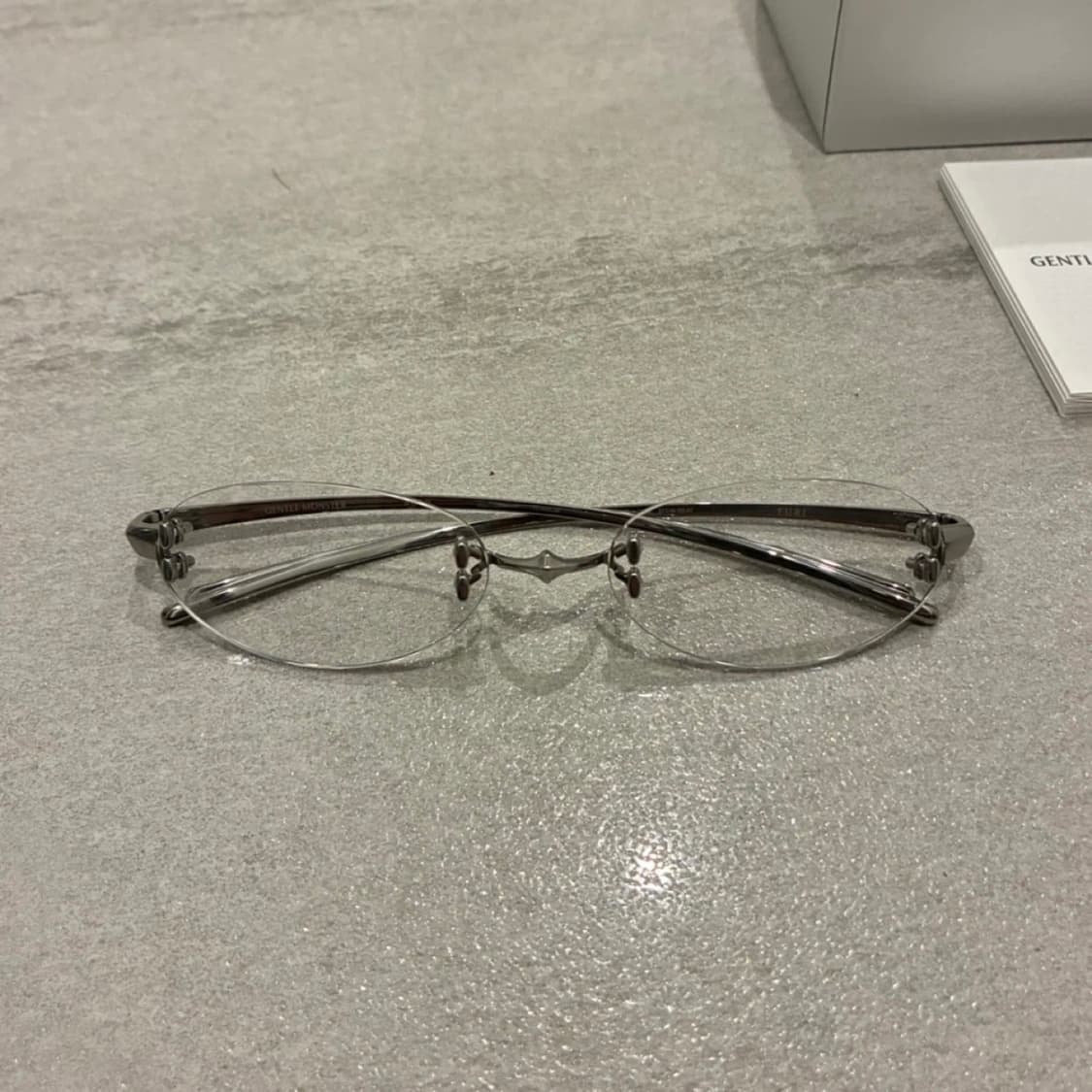 젠틀몬스터 퓨리 02 실버 안경 풀박스 상품이미지6