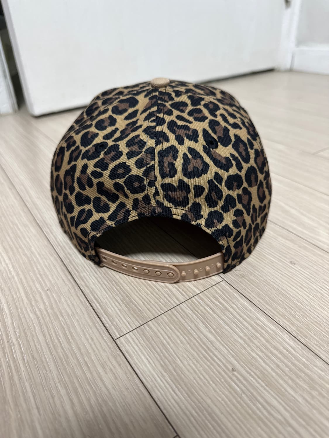 뉴에라 뉴욕양키즈 호피 무늬 프린트 캡 상품이미지3