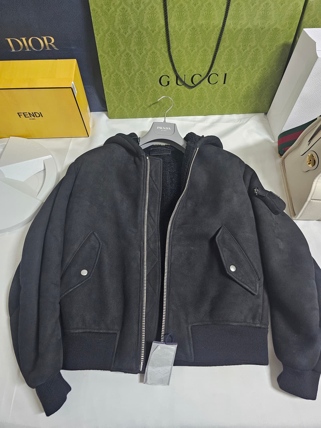 (새상품)프라다 풀스웨이드 안감풀시어링 최고급 상품이미지1