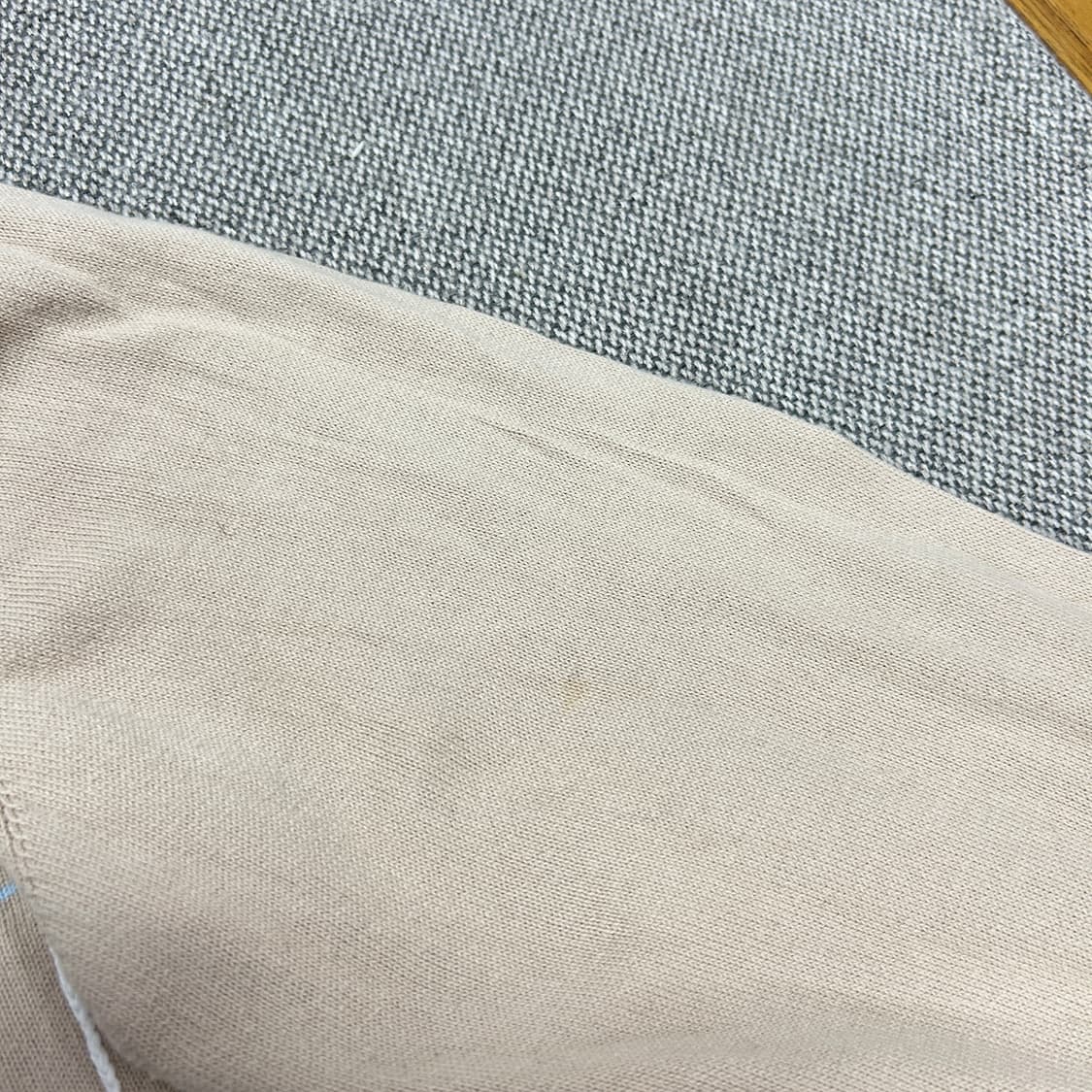 버버리 기마로고 브이넥 니트(M) 상품이미지7