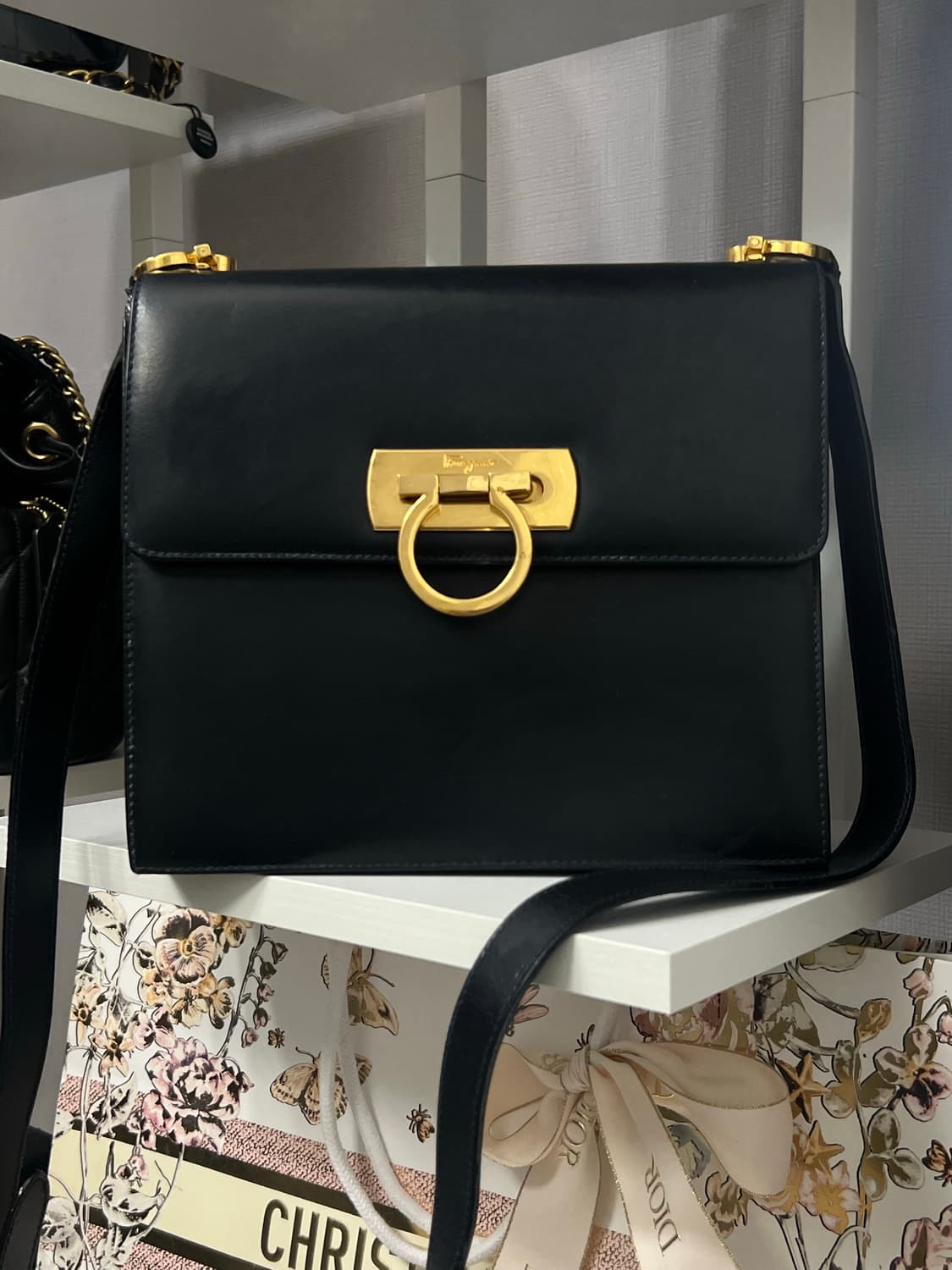 페라가모 간치니 크로스백 상품이미지1