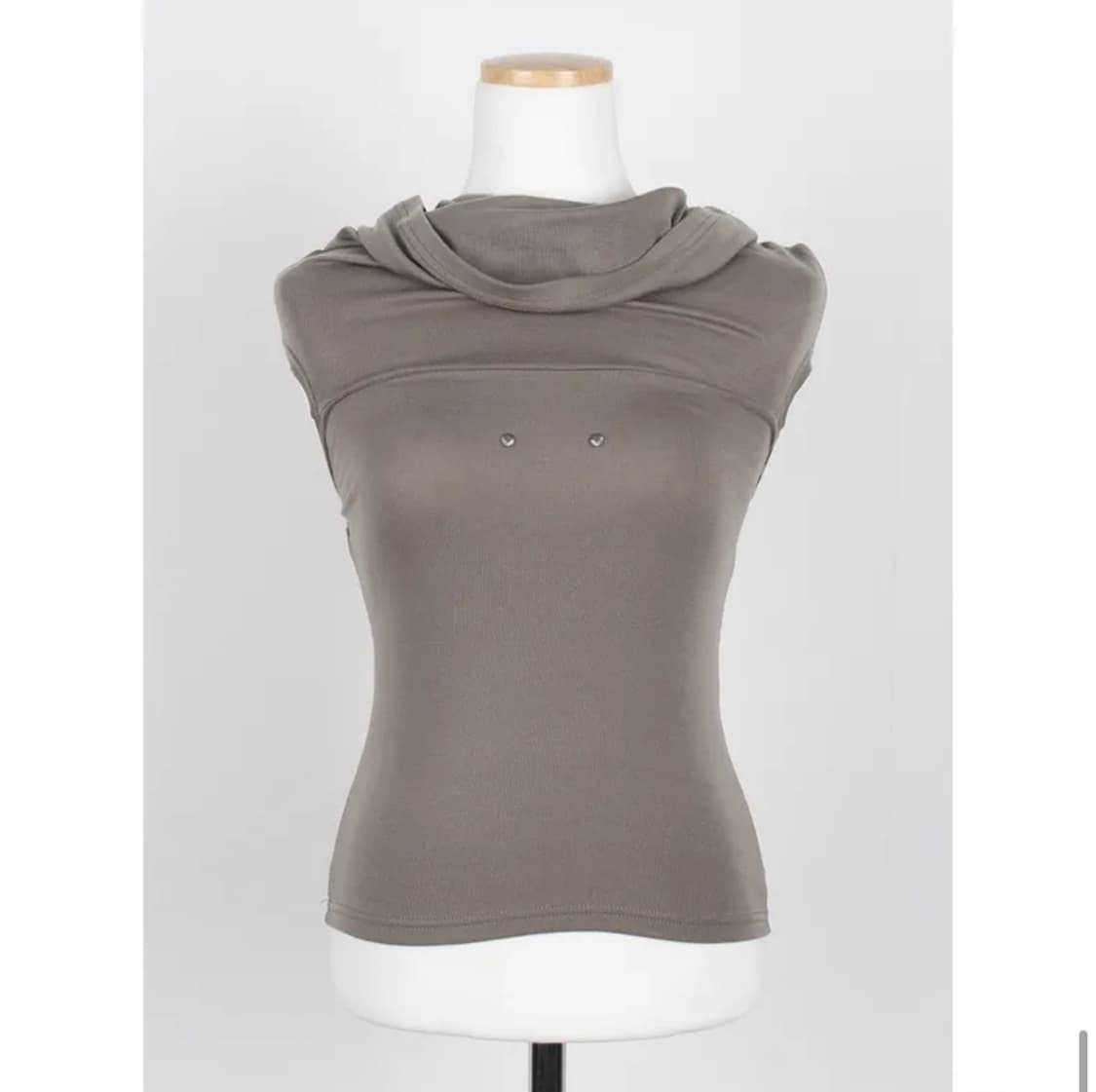 이오엔 듄 스터드 백리스 나시 슬리브리스 카키 상품이미지4