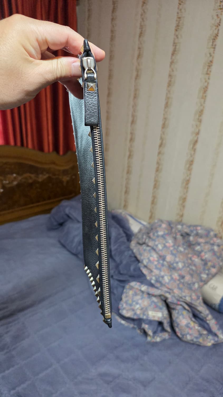 (정품) 발렌티노 락스터드 클러치/남녀공용/검정/개인 상품이미지7