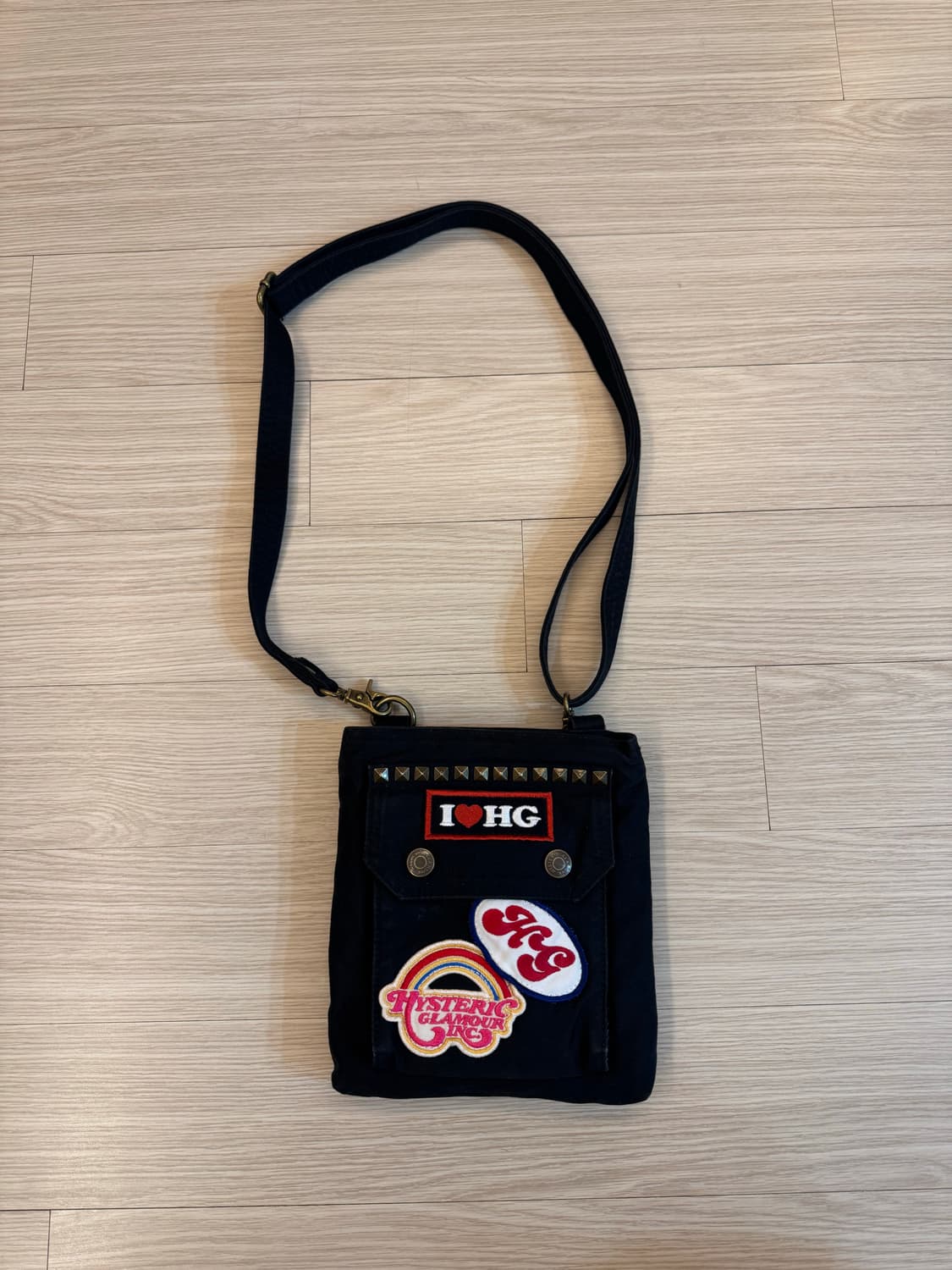 히스테릭 글래머 스터드 패치 크로스백 상품이미지1