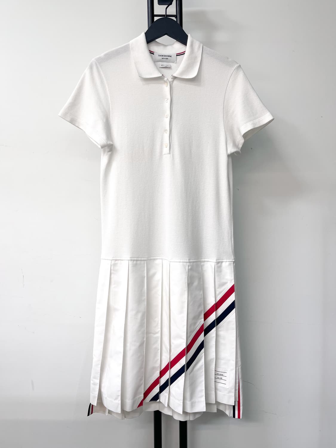 톰브라운 21s/s 다이애그널 스트라이프 폴로 원피스 상품이미지1