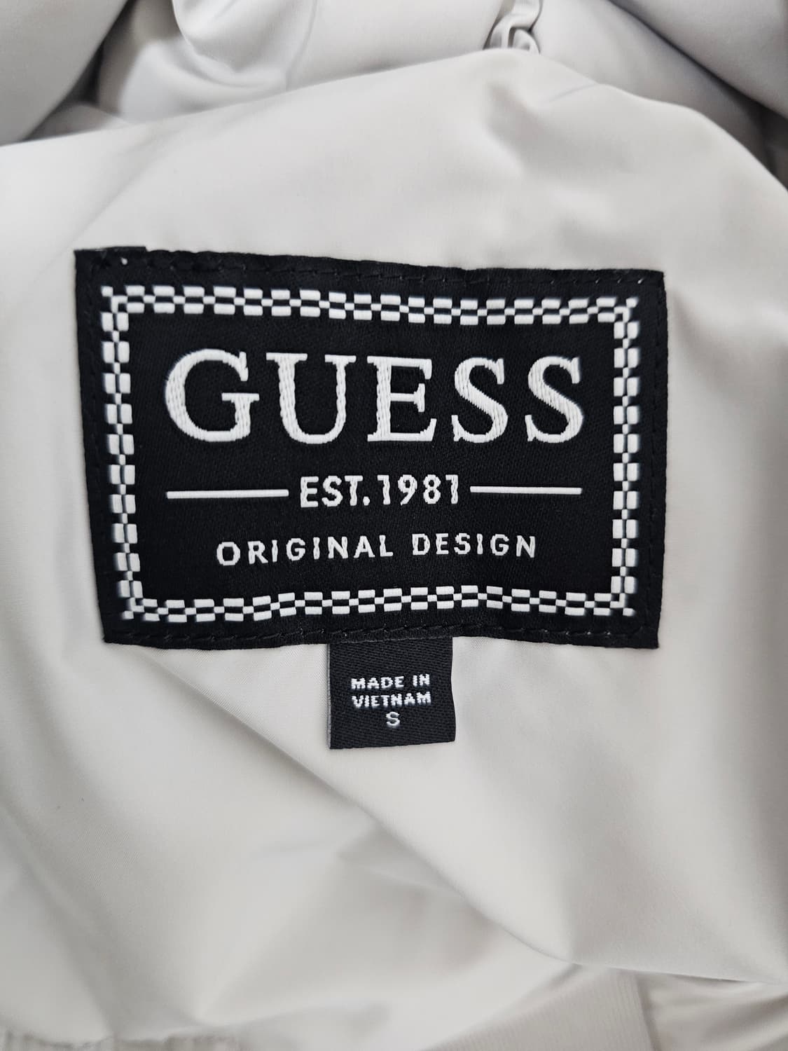 게스 여성 덕다운 경량패딩 S 상품이미지3