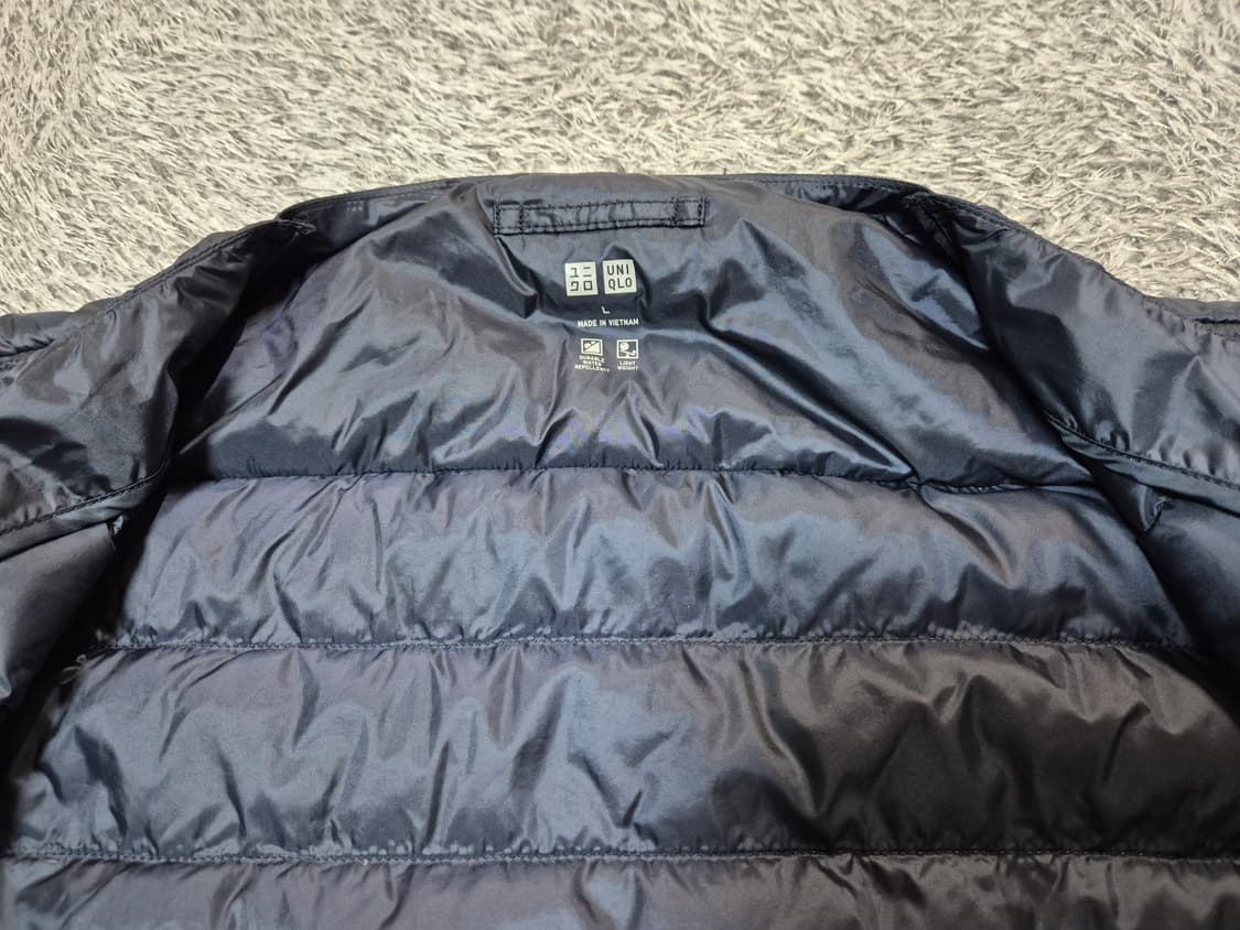 유니클로 남성 경량 다운 패딩 조끼 L 상품이미지7