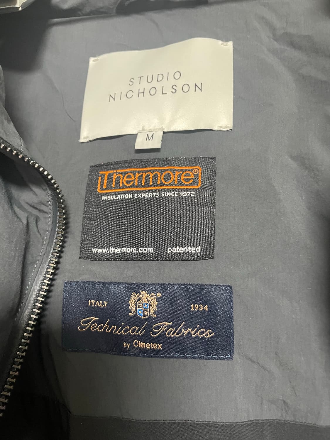 스튜디오 니콜슨 오젝트 에코다운 테크 발열 인젝션 다운 숏 자켓 플린트 상품이미지8