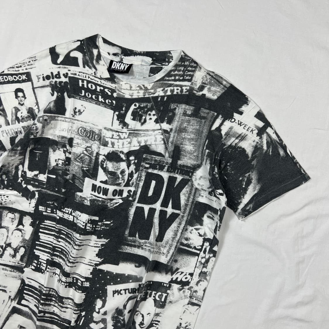 90‘s dkny 도나카란뉴욕 스펠아웃 픽쳐 올프린트 반팔티셔츠 상품이미지3