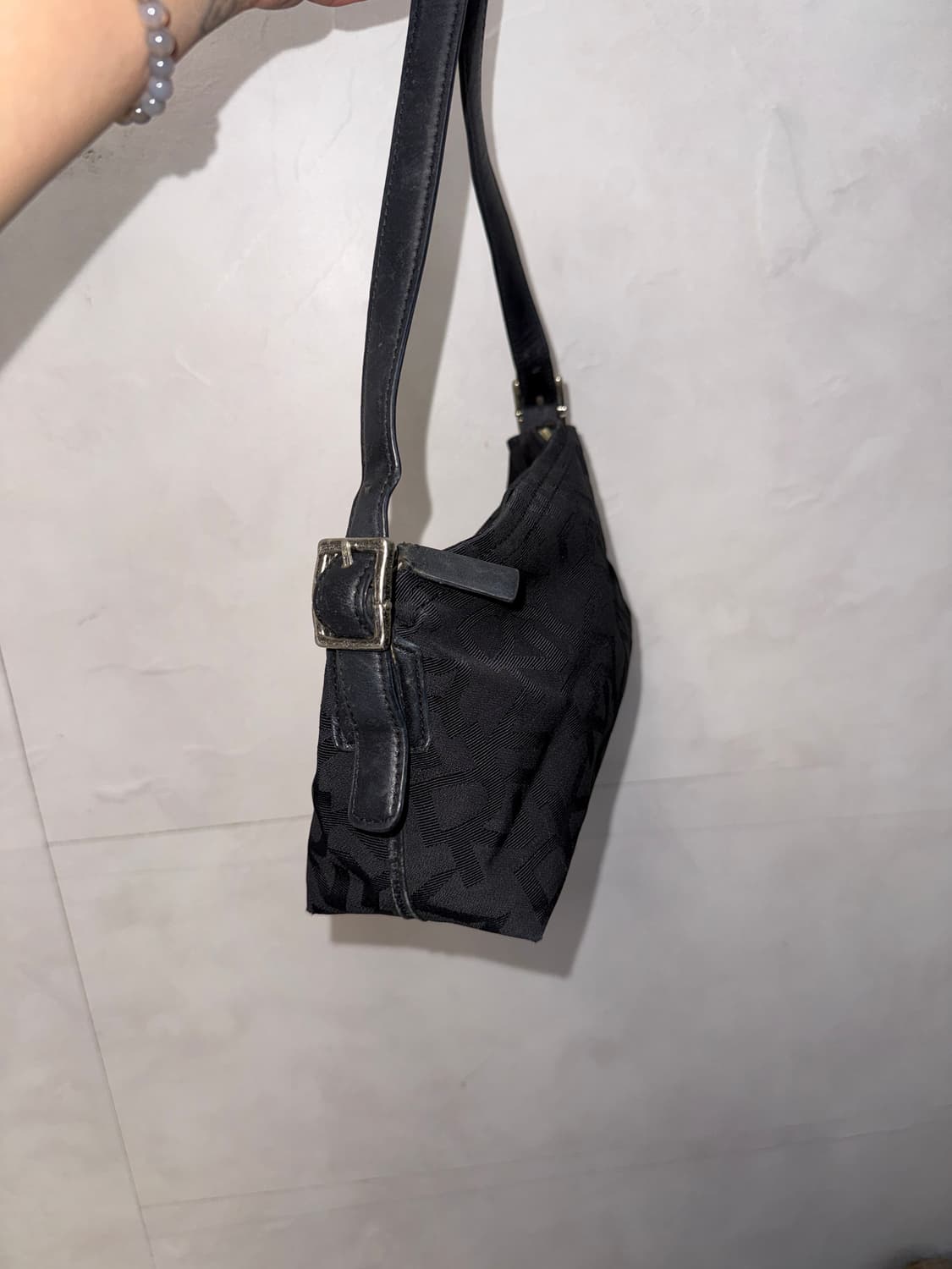 DKNY black jacquard logo shoulder bag 상품이미지1