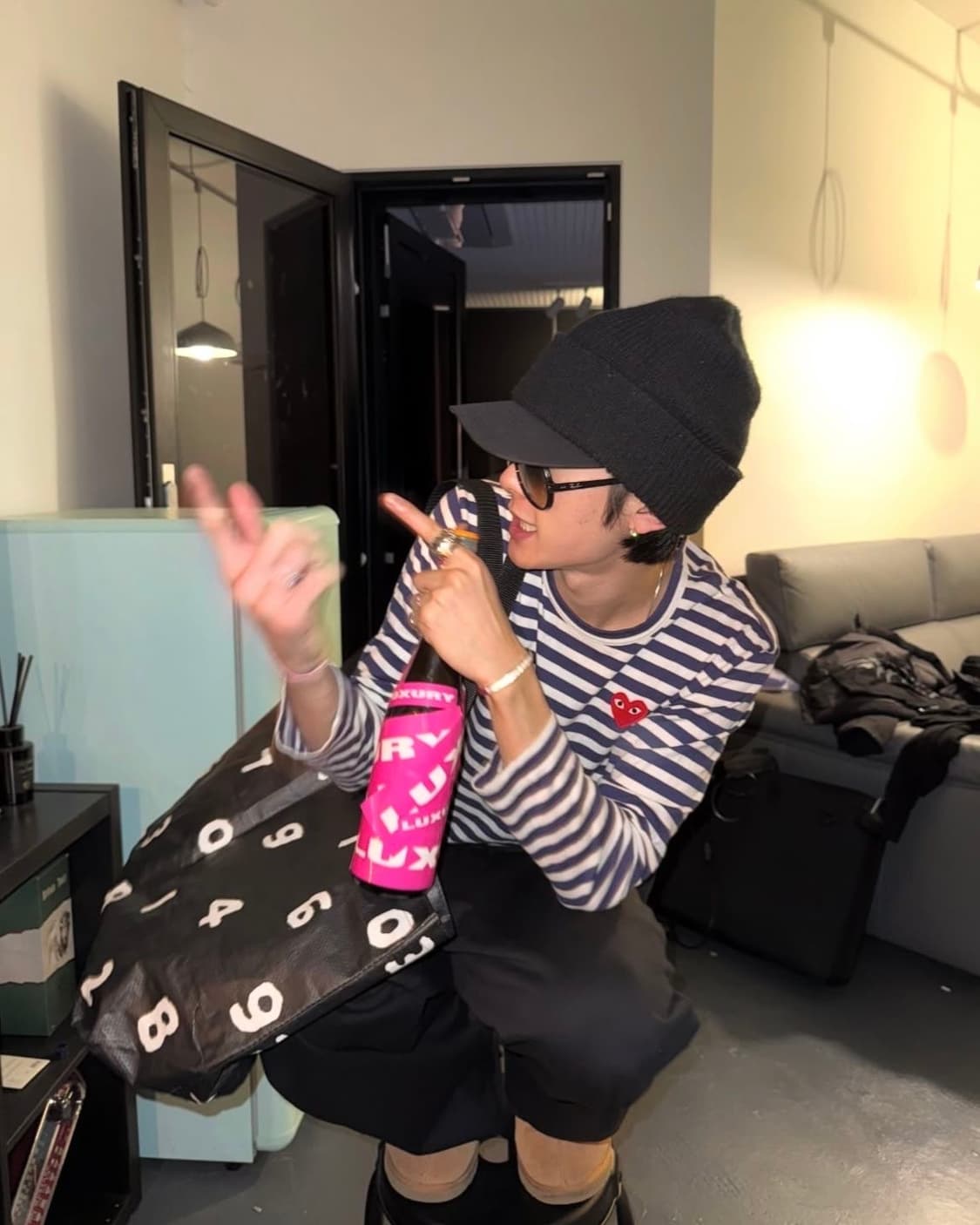 (래퍼 나우아임영 착용) 꼼데가르송 네이비 스트라이프 롱슬리브 상품이미지1