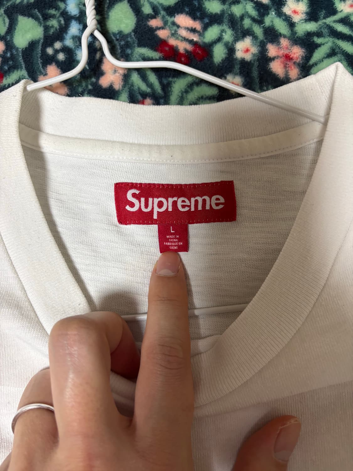 슈프림 컬리지 로고 흰색 티셔츠 상품이미지3