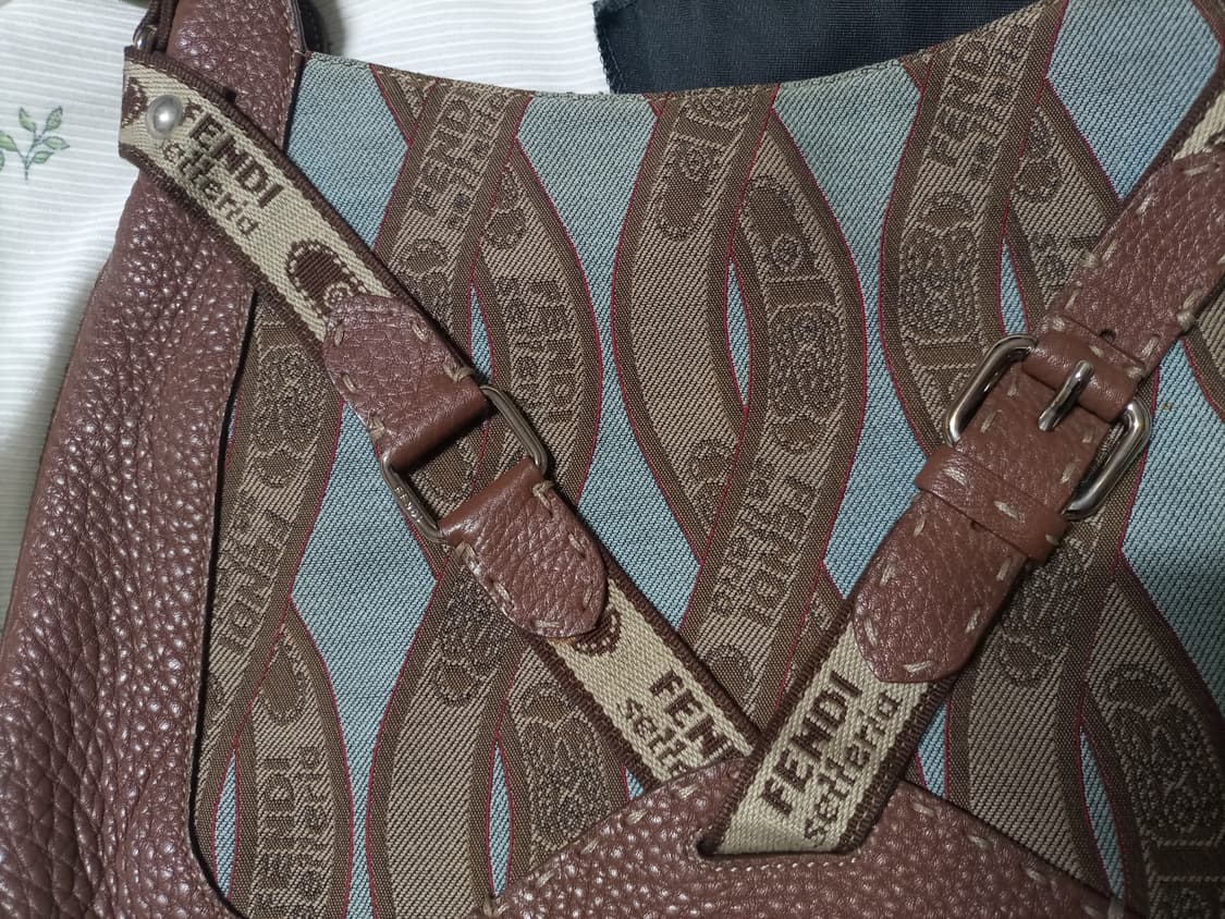 정품 펜디 셀러리아 숄더백 상품이미지4