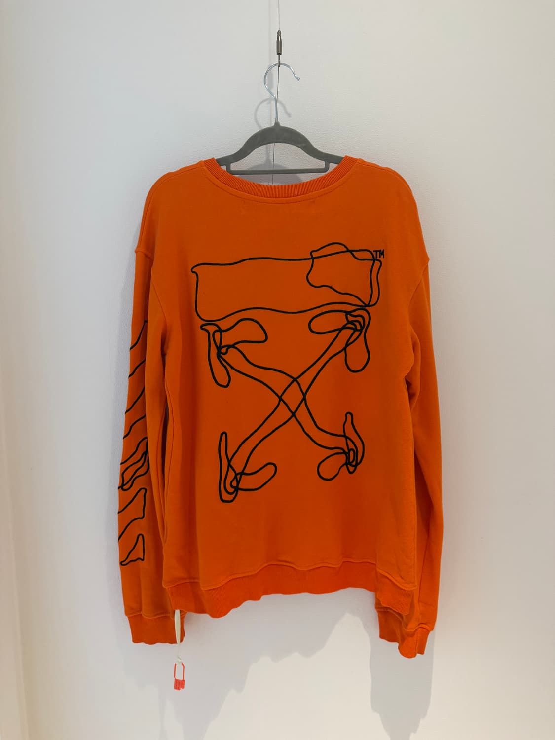 오프화이트 백 애로우 오렌지 맨투맨 상품이미지1