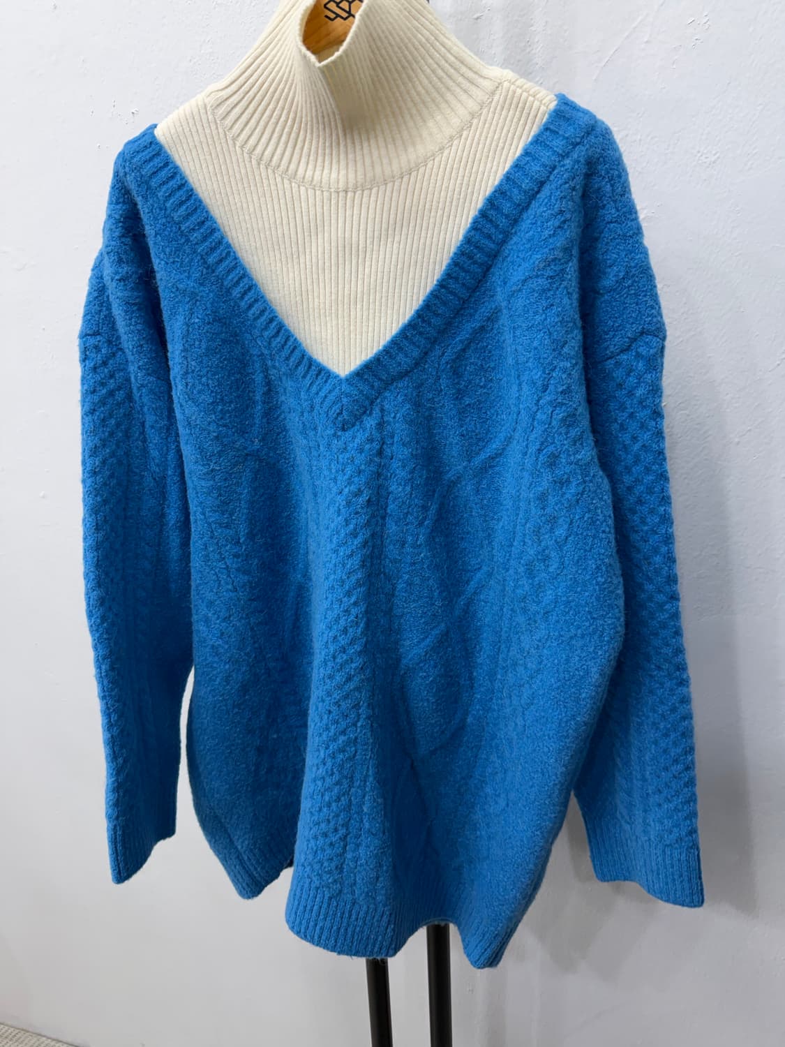 정품) 럭키슈에뜨 배색 니트 스웨터 F 상품이미지3