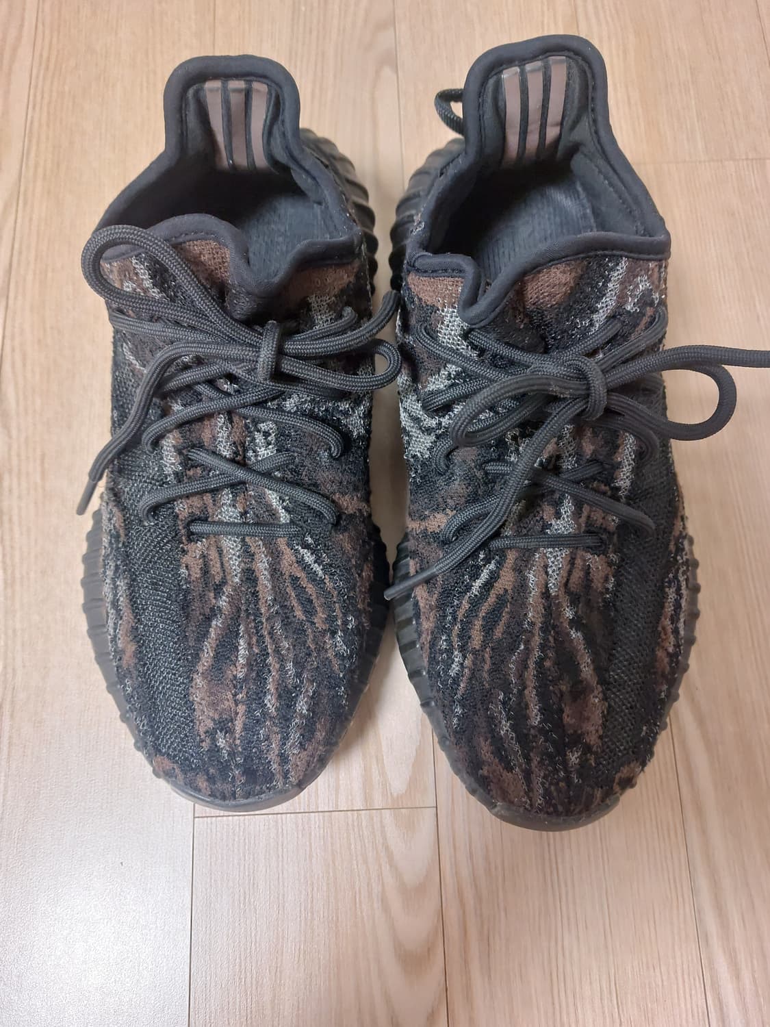 255)아디다스 이지 부스트 350 V2 믹스 락 상품이미지2