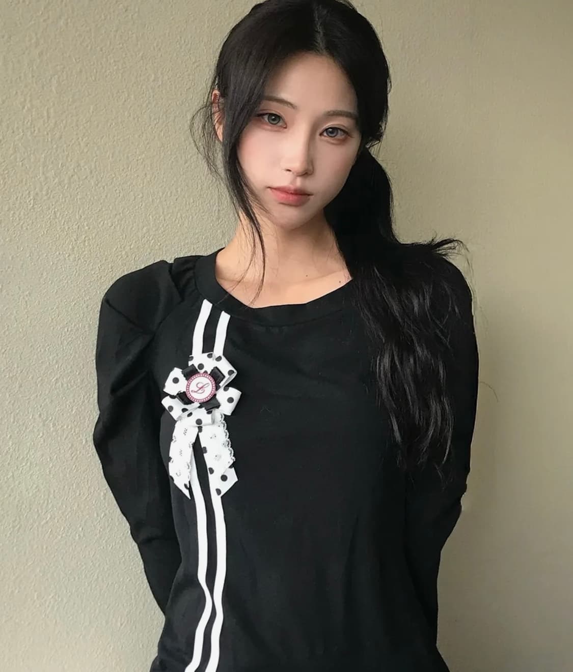 러브이즈트루 로제트 셔링 티셔츠 OS 블랙 상품이미지2