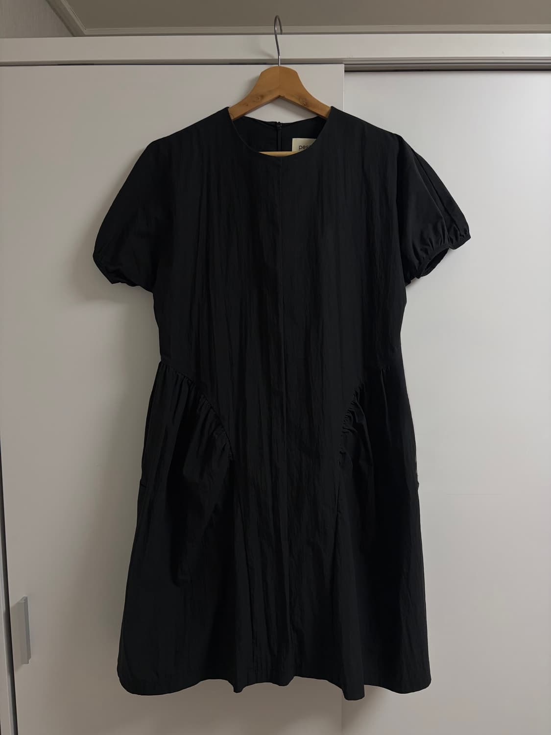 PESTO CAP SLEEVE SHIRRING DRESS BLACK 상품이미지5