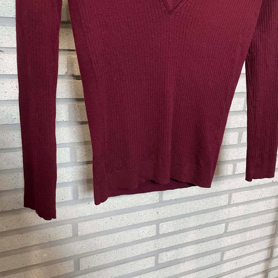 캘빈클라인 울 골지 니트 브이넥 슬림핏 디테일 버건디 와인 상품이미지5