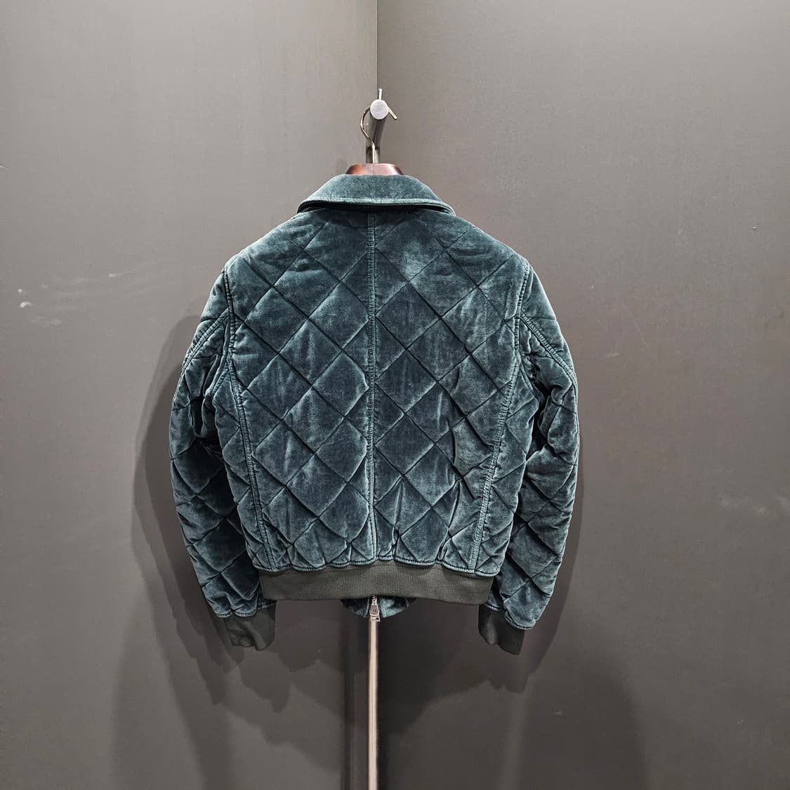 톰포드 퀄티드 벨벳 그린 봄버 블루종 자켓 상품이미지4