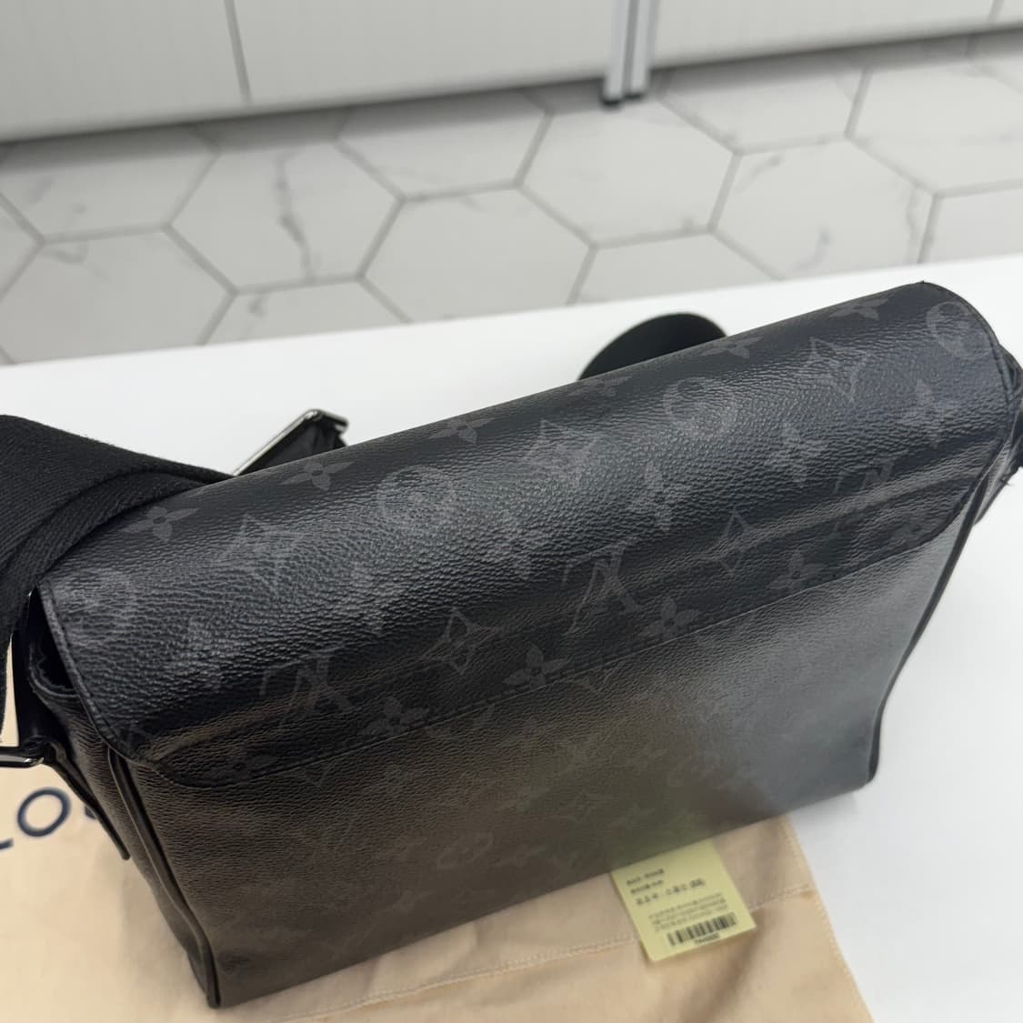 루이비통 디스트릭트 PM 이클립스 블랙 상품이미지6